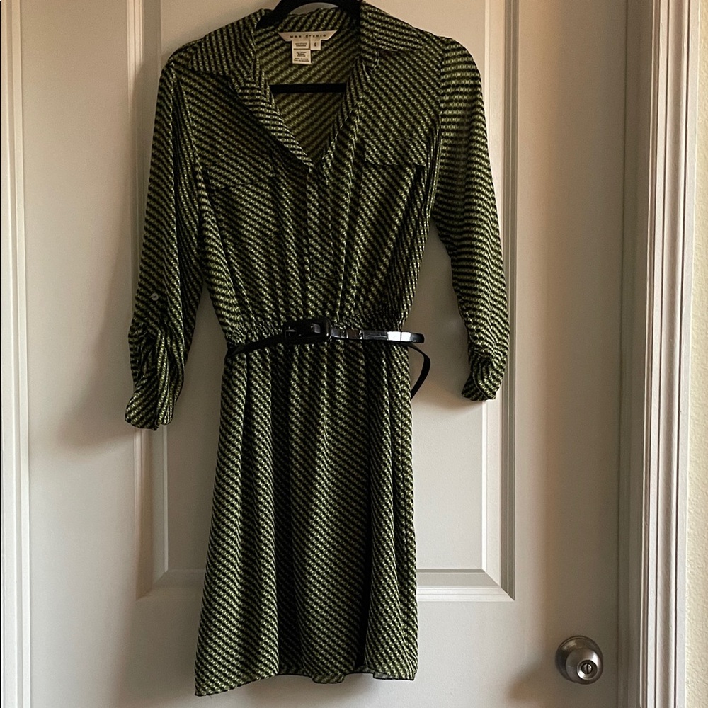 Max Studio Green and Black Long Tab-Sleeve Sheet Layer Dress